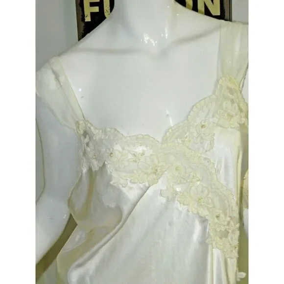 Intimo Amore Nightgown Women's Size Medium Ivory White Beaded Lace